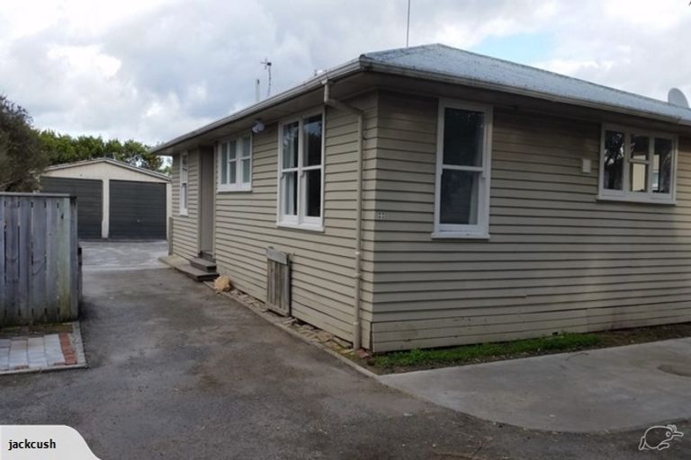 Photo of property in 21 Perrin Place, Kelvin Grove, Palmerston North, 4414