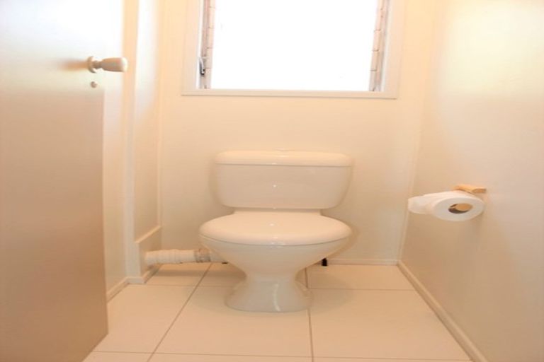 Photo of property in 12 Beaudine Avenue, Glenfield, Auckland, 0629