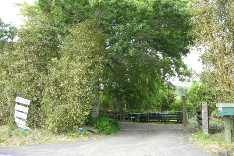 Photo of property in 990 Old North Road, Waimauku, 0882