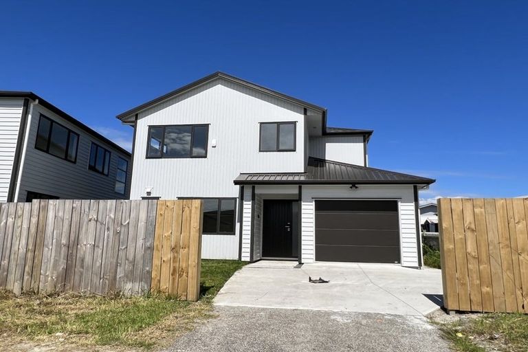 Photo of property in 2 Fiesta Drive, Half Moon Bay, Auckland, 2012