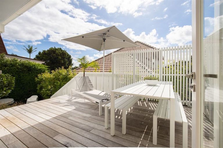 Photo of property in 1/121 Ocean View Road, Hillcrest, Auckland, 0627