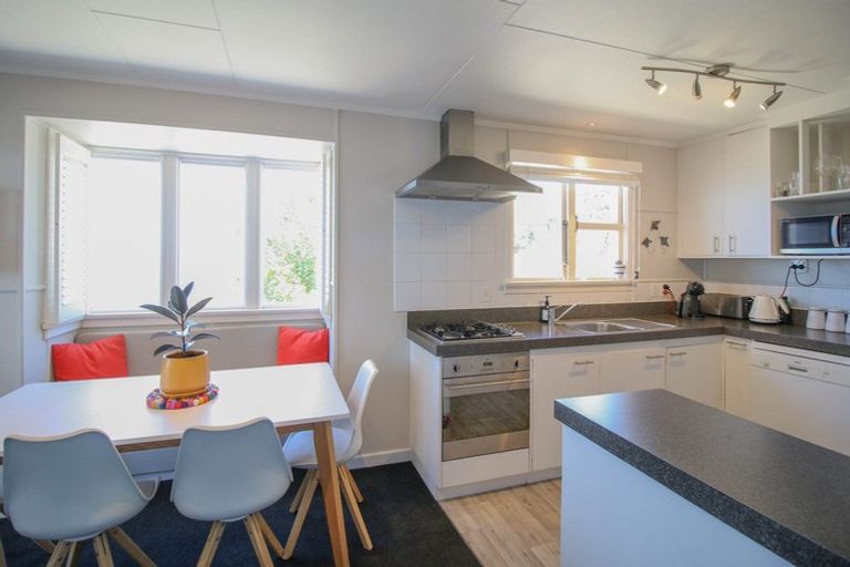 Photo of property in 82 Marine Parade, Bluff, 9814