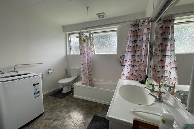 Photo of property in 35a Pehi Kupa Street, Waikanae, 5036