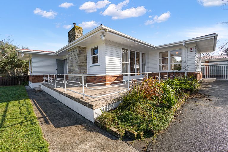 Photo of property in 20 Clare Street, Cambridge, 3434