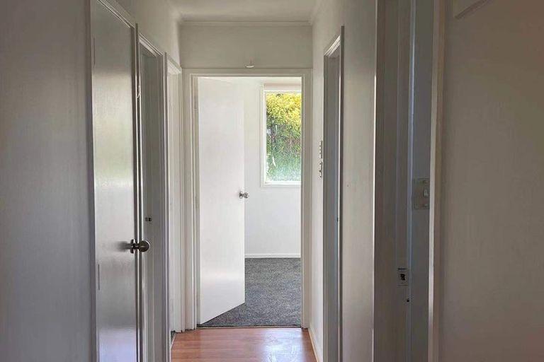 Photo of property in 10 Laurina Road, Sunnynook, Auckland, 0620