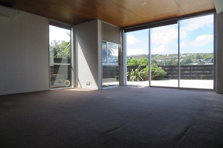 Photo of property in 10/3 Severn Street, Island Bay, Wellington, 6023