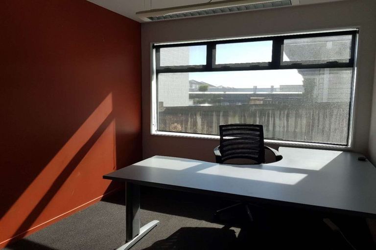 Photo of property in 1/108 Lincoln Road, Henderson, Auckland, 0610