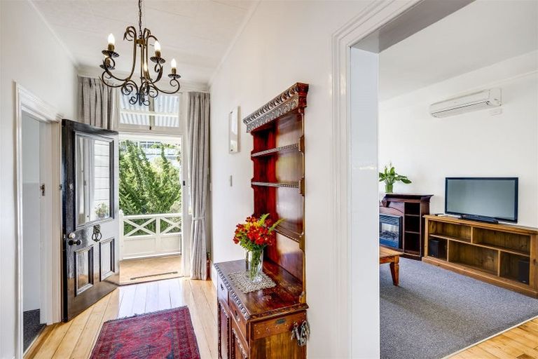 Photo of property in 6 Cameron Road, Bluff Hill, Napier, 4110