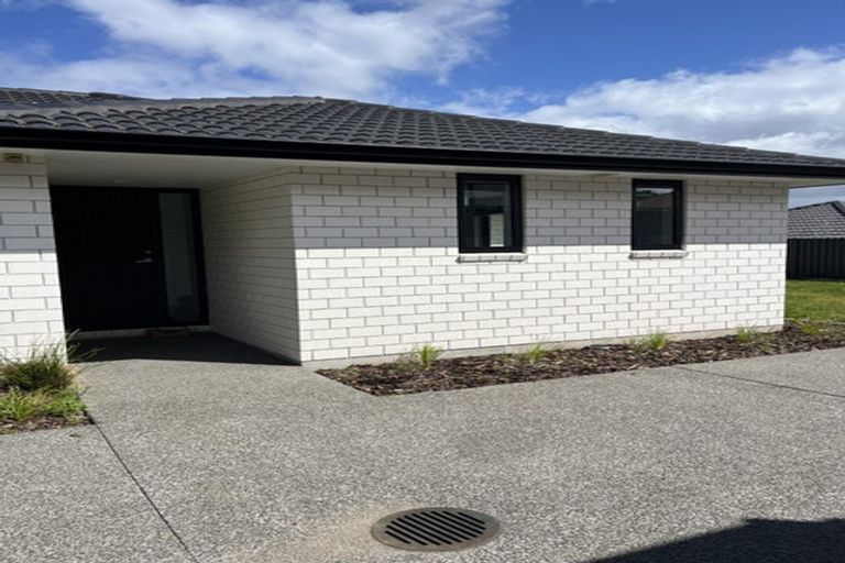 Photo of property in 8 Albatross Lane, Welcome Bay, Tauranga, 3112