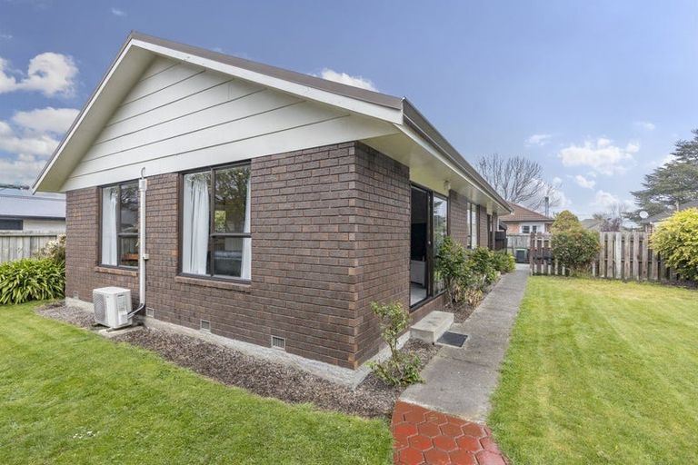 Photo of property in 2/21 Dunedin Street, Redwood, Christchurch, 8051