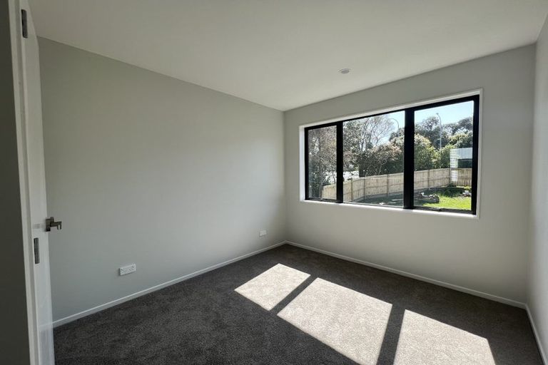 Photo of property in 1 Camelot Place, Glenfield, Auckland, 0629