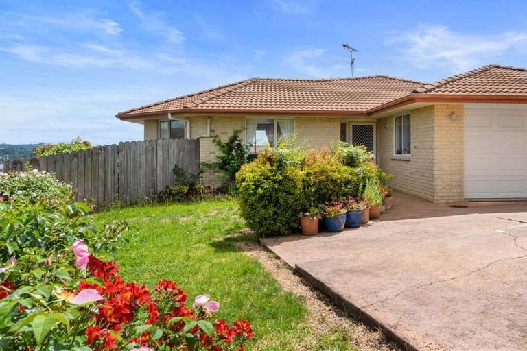 Photo of property in 39 Bluebird Crescent, Unsworth Heights, Auckland, 0632