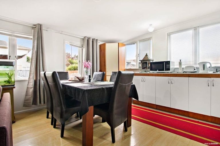Photo of property in 37 Titirangi Road, New Lynn, Auckland, 0600