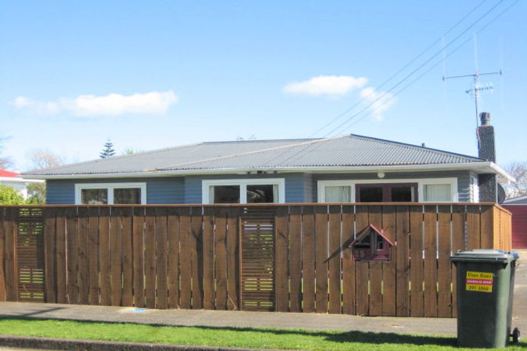 Photo of property in 25 Freyberg Street, Levin, 5510