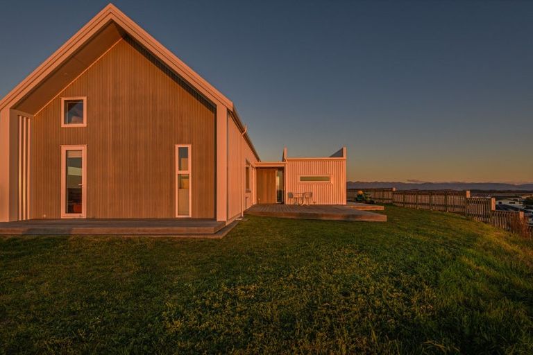 Photo of property in 2 Rangeview Rise, Foxton Beach, Foxton, 4815