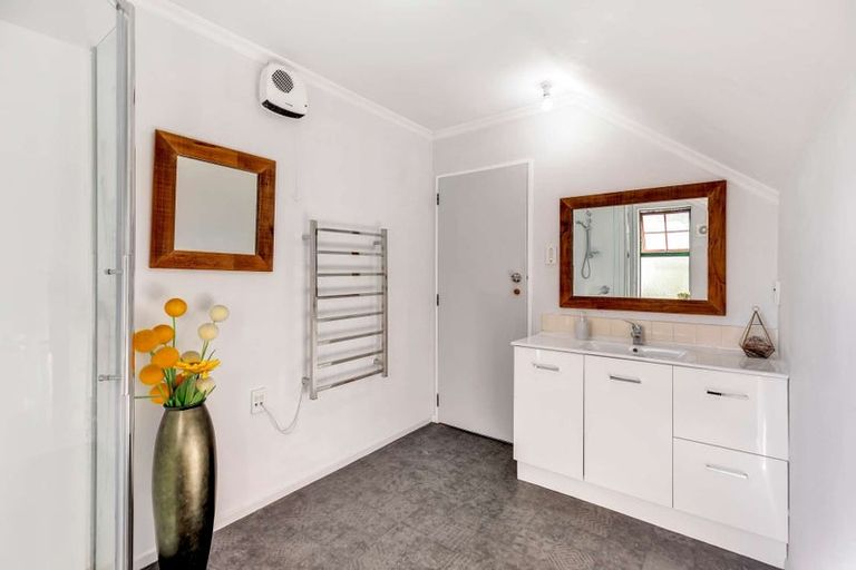 Photo of property in 5 Rangitira Avenue, Palmerston North, 4414