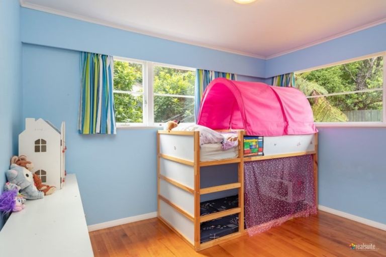 Photo of property in 58 Pokohiwi Road, Normandale, Lower Hutt, 5010