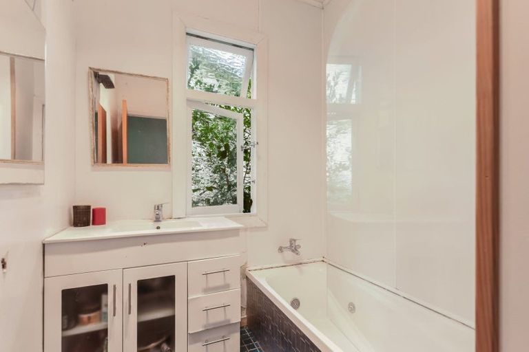 Photo of property in 74 Locking Street, Nelson South, Nelson, 7010