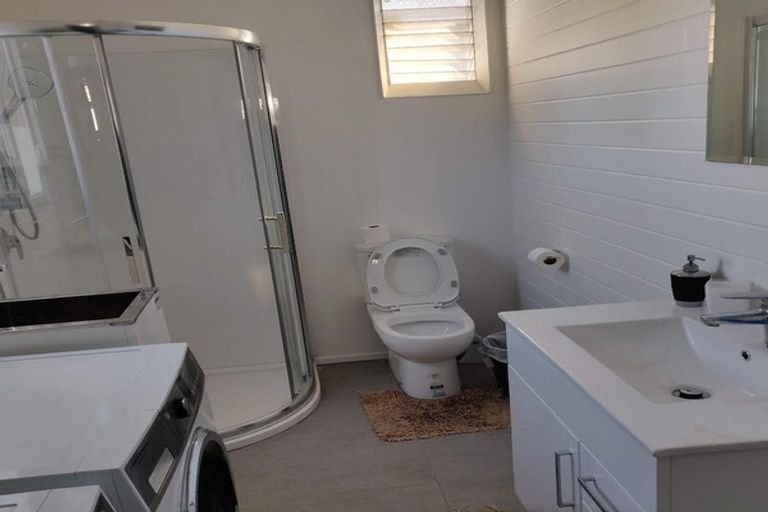 Photo of property in 118a Hutchinson Avenue, New Lynn, Auckland, 0600