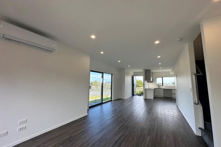Photo of property in 64b Crestview Rise, Papakura, 2110