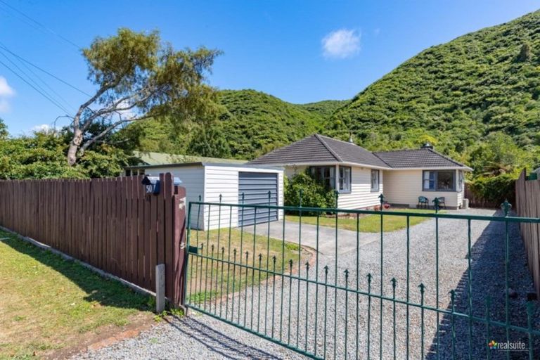 Photo of property in 50 Black Beech Street, Birchville, Upper Hutt, 5018