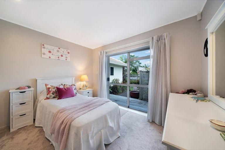 Photo of property in 50 Settlers Grove, Orewa, 0931