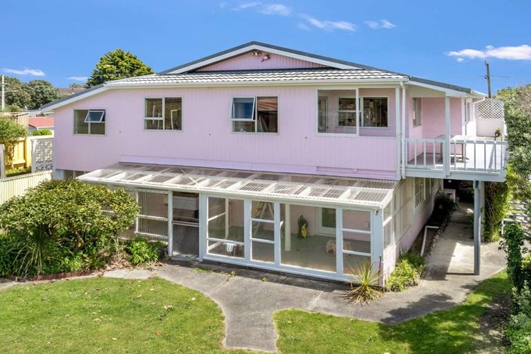 Photo of property in 14 Manga-pirau Street, Waikawa Beach, Manakau, 5573