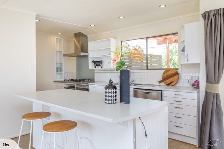 Photo of property in 1/62 Stapleford Crescent, Browns Bay, Auckland, 0630