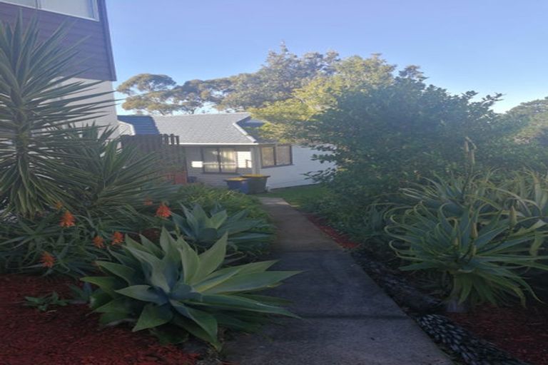 Photo of property in 48 Cyclarama Crescent, Massey, Auckland, 0614