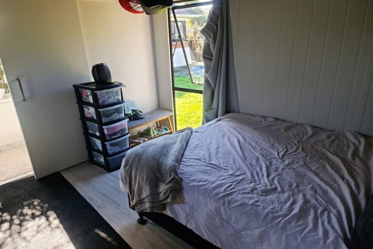 Photo of property in 27 Evans Road, Glen Eden, Auckland, 0602