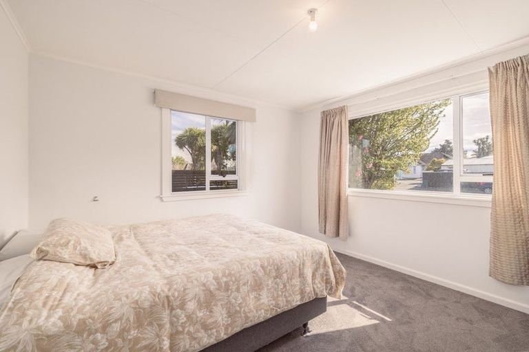 Photo of property in 216 Wainoni Road, Avondale, Christchurch, 8061