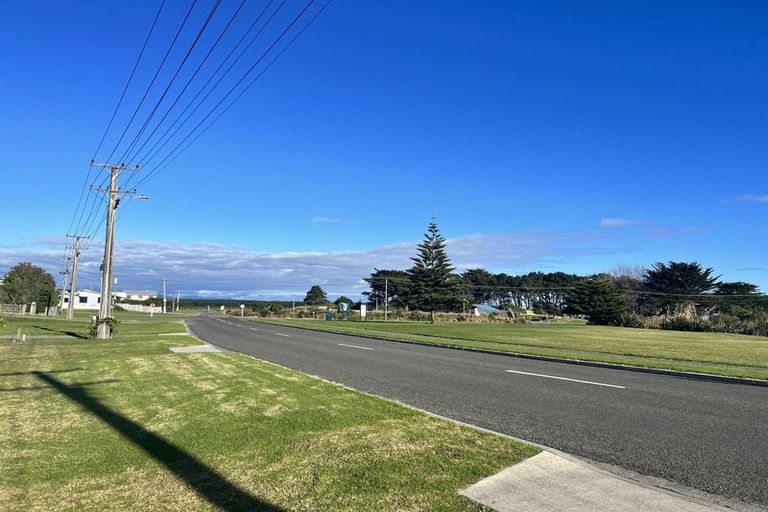 Photo of property in 19 Nash Parade, Foxton Beach, Foxton, 4815