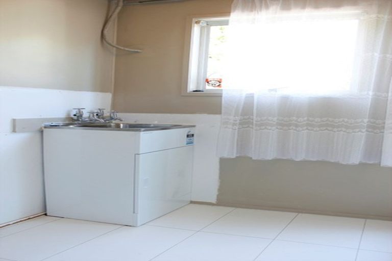 Photo of property in 12 Beaudine Avenue, Glenfield, Auckland, 0629