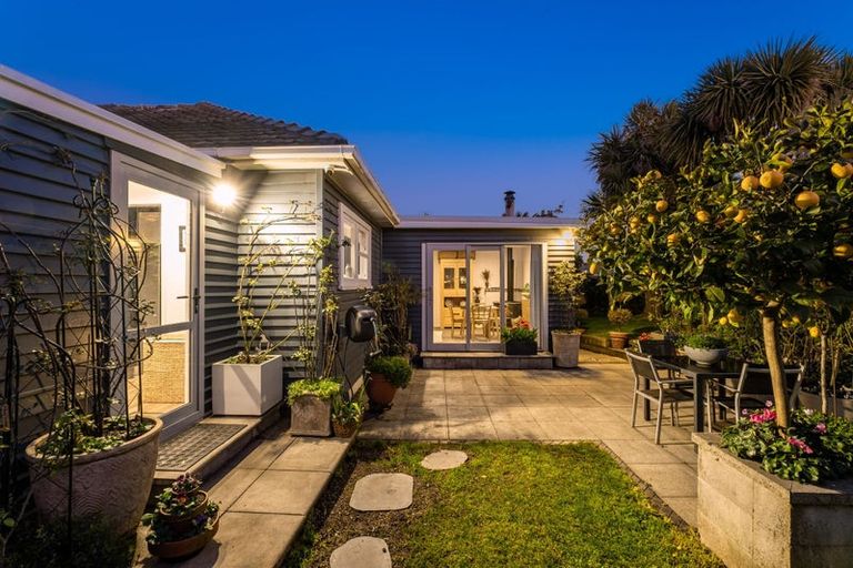 Photo of property in 140 Main Road, Titahi Bay, Porirua, 5022