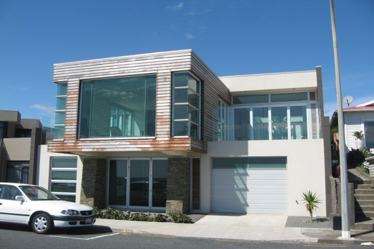 Photo of property in 18 Woolcombe Terrace, New Plymouth, 4310