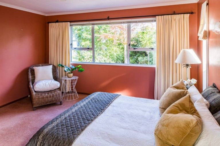 Photo of property in 103 Kahu Road, Paremata, Porirua, 5024