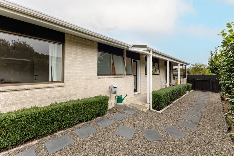 Photo of property in 34a Rewarewa Crescent, Waikanae, 5036