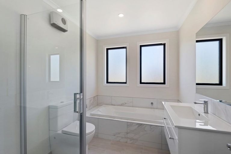 Photo of property in 17 Holmes Hanover Lane, Halswell, Christchurch, 8025