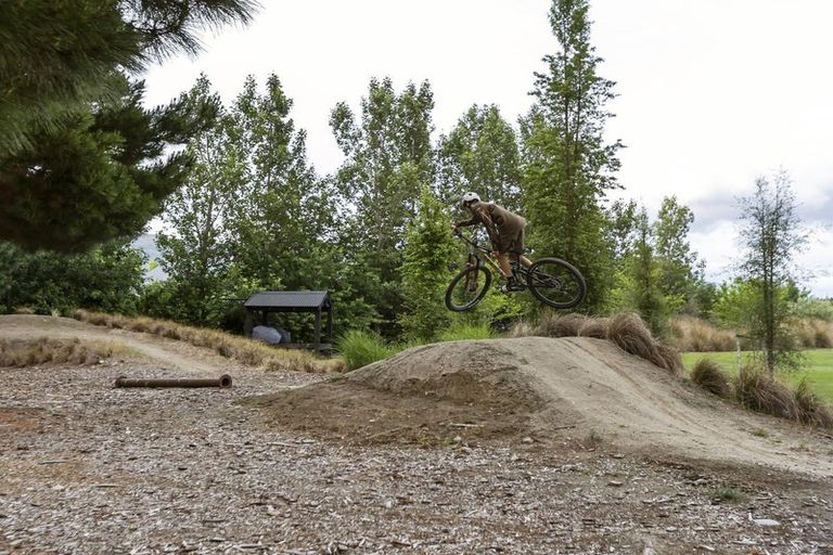 Photo of property in 137 Bannockburn Road, Cromwell, 9384