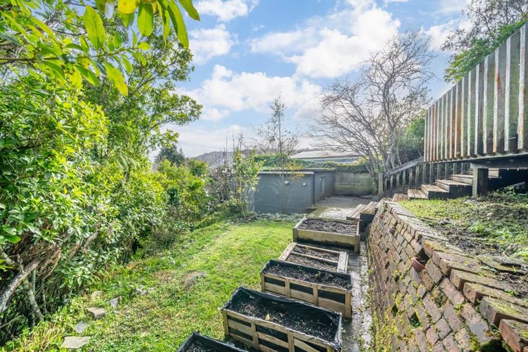 Photo of property in 10 Vista Crescent, Maoribank, Upper Hutt, 5018