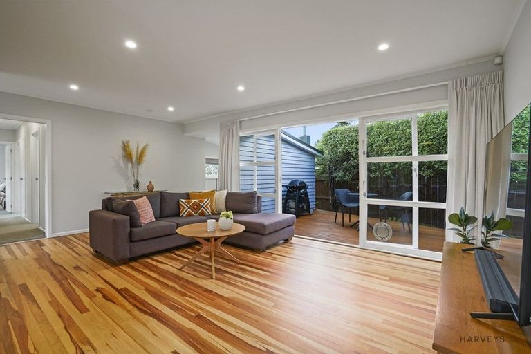 Photo of property in 14 Willowbrook Place, Titirangi, Auckland, 0604