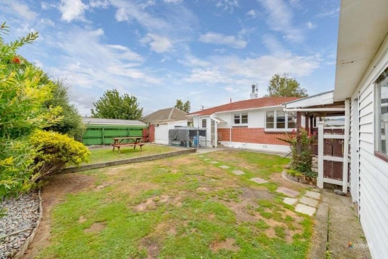 Photo of property in 16 Charles Street, Clouston Park, Upper Hutt, 5018