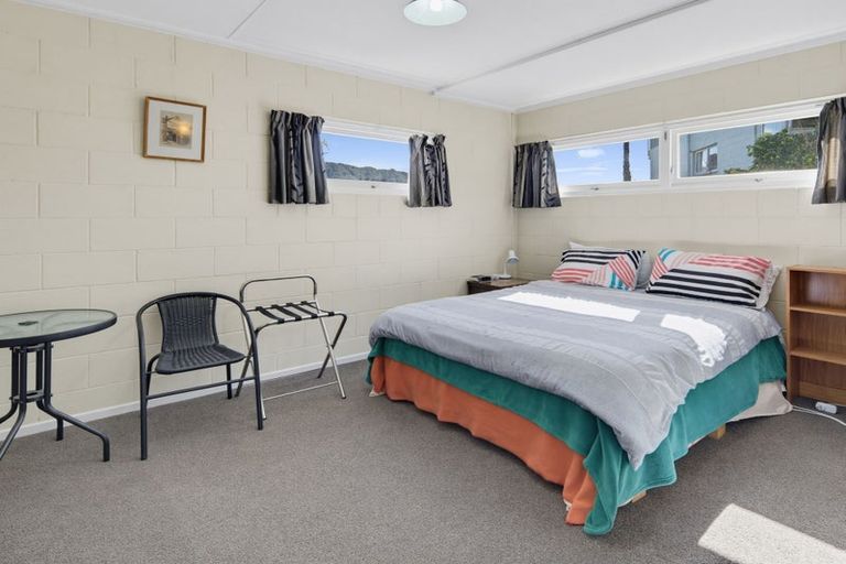Photo of property in 10 Seaview Crescent, Picton, 7220
