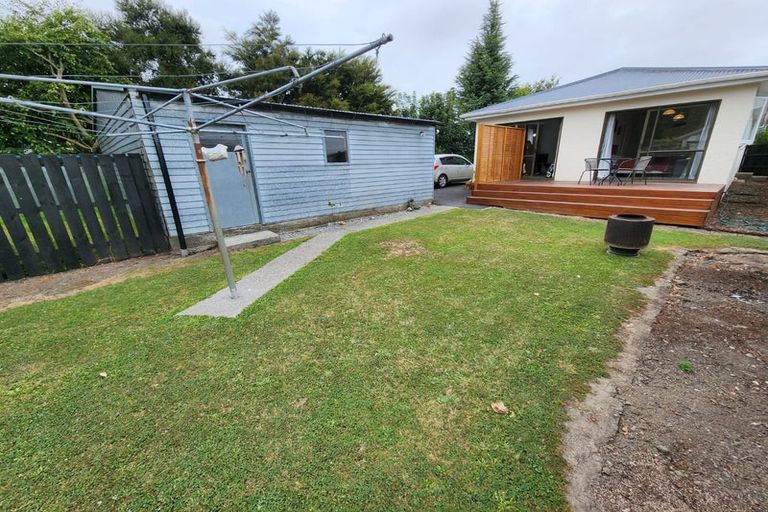 Photo of property in 100 Middlepark Road, Sockburn, Christchurch, 8042