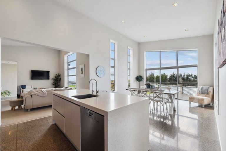 Photo of property in 1375 Carrington Road, Hurworth, New Plymouth, 4371