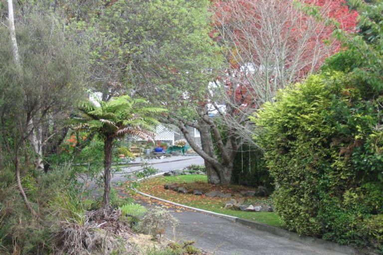 Photo of property in 42 Jocelyn Crescent, Pinehaven, Upper Hutt, 5019