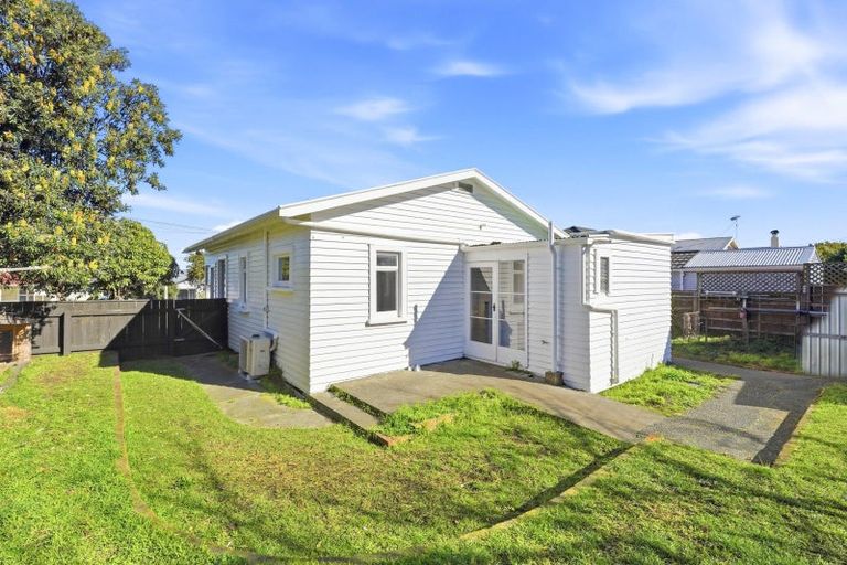 Photo of property in 100 Gonville Avenue, Gonville, Whanganui, 4501