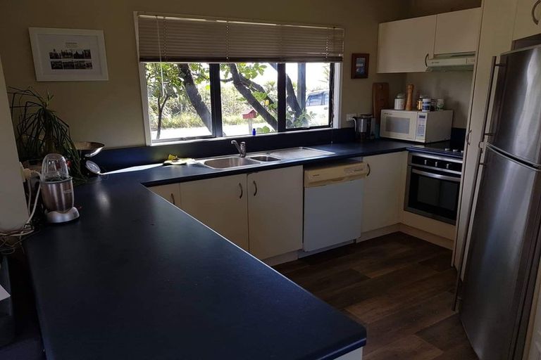 Photo of property in 8 Unity Road, Waitakere, Henderson, 0781