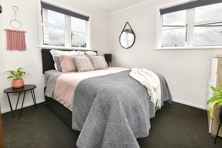 Photo of property in 32 Karaka Street, Helensville, 0800