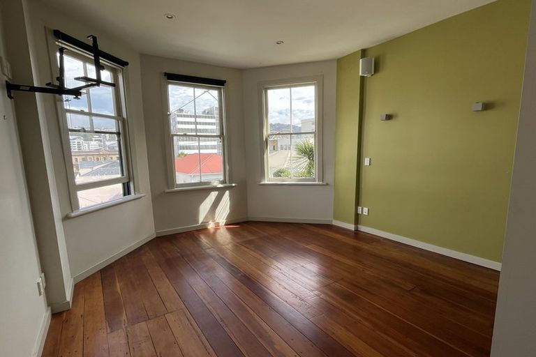 Photo of property in 14 Edge Hill, Mount Victoria, Wellington, 6011